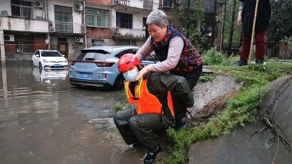 湖北暴雨实况，时代印记与自然的韵律