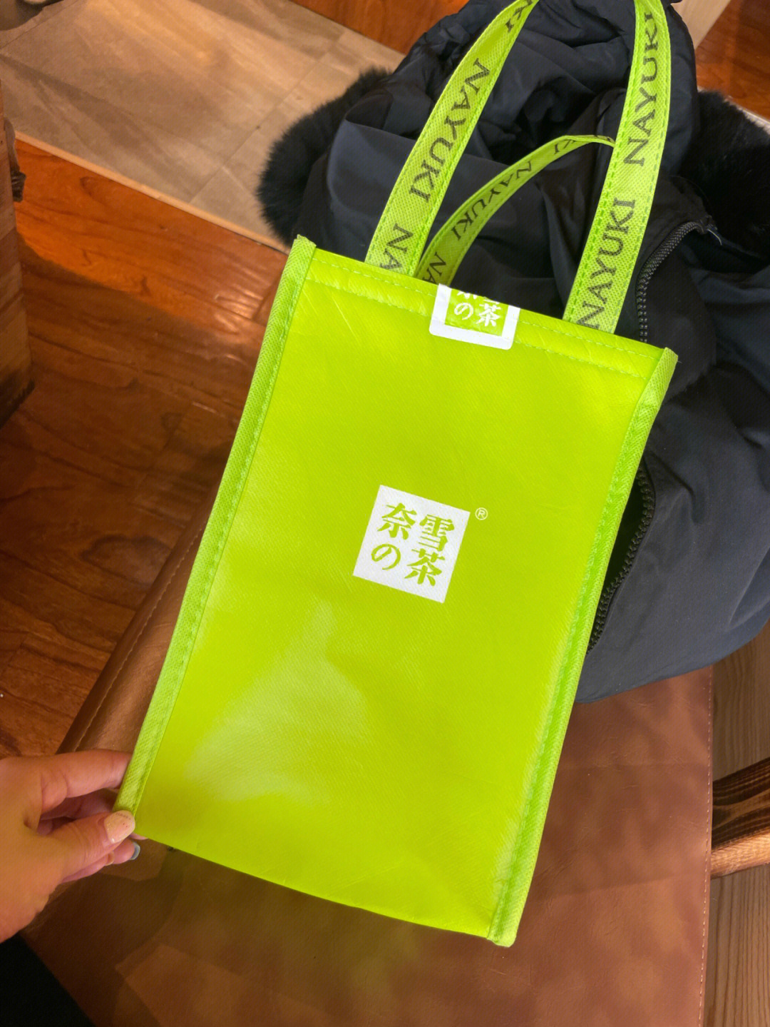 奈雪的茶袋子最新,奈雪的茶袋子最新，小巷中的隐藏宝藏，一场独特的茶之旅