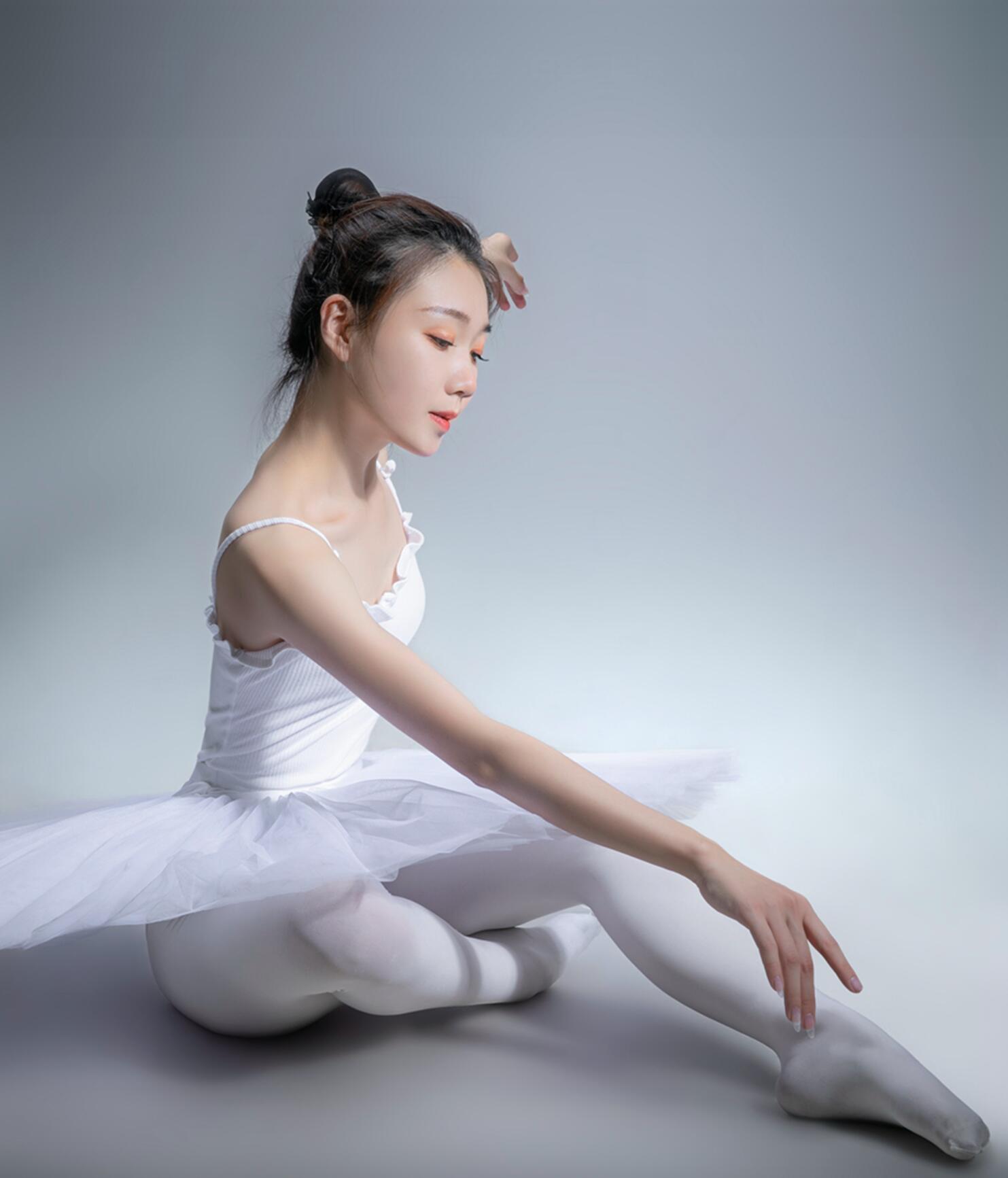 女舞蹈演员，舞出自信，绽放生命光彩