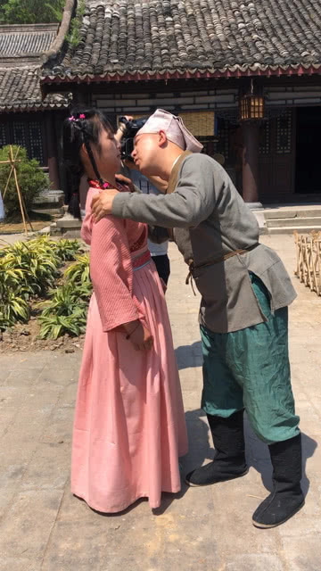 女群众演员踏遍山河，探寻内心宁静之地
