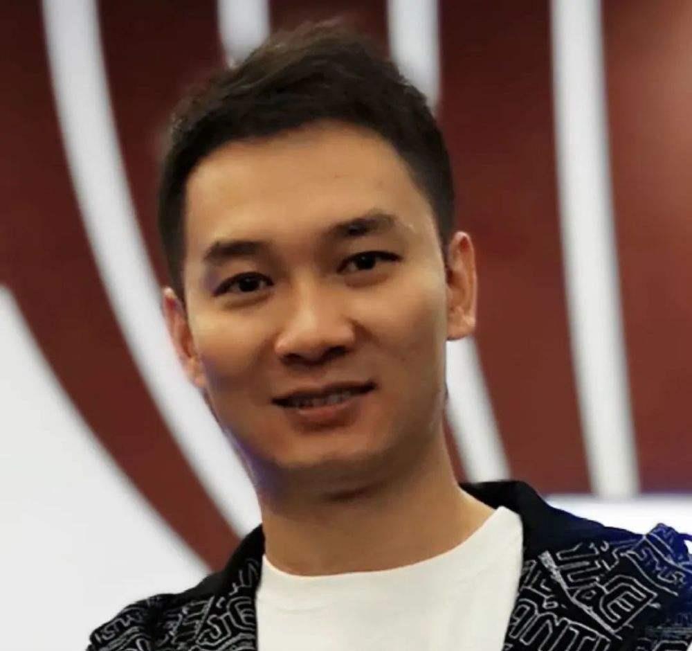 熊二的配音演员揭秘，一段声音的奇遇与友情的温馨故事