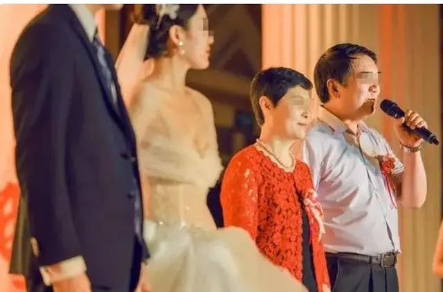 最新婚礼男方父亲感人致辞，婚礼上父亲角色的不可替代性